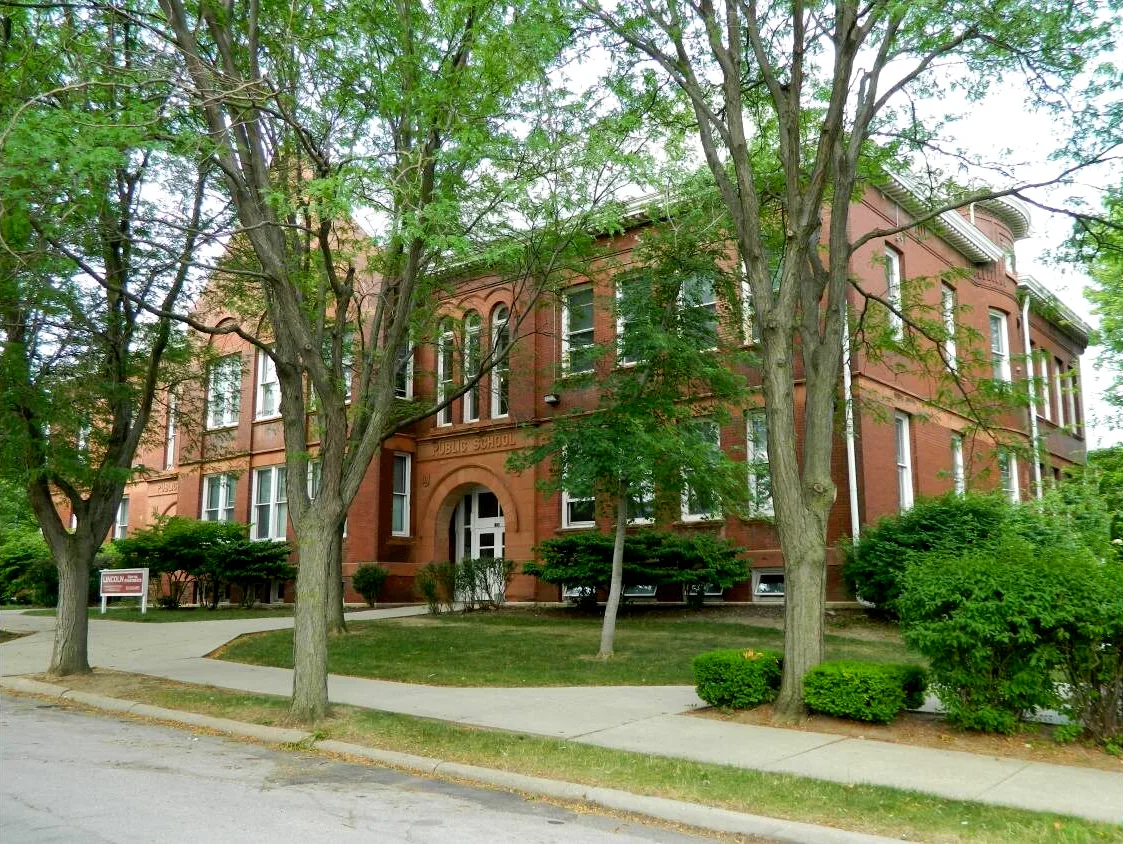 lincolnschool_apts